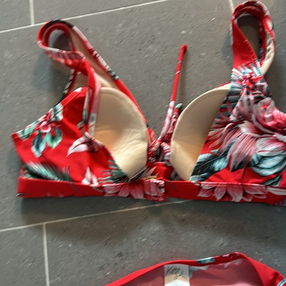 Bikini - Picture 5 of 6